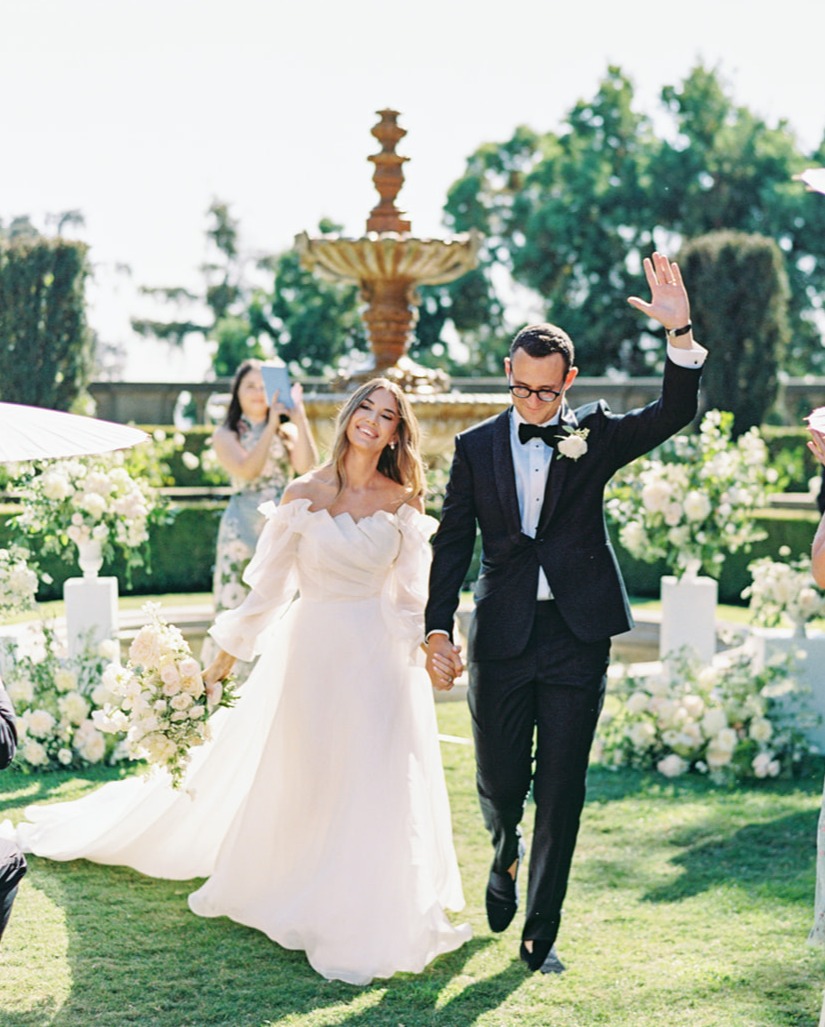 Wedding couple at a garden fountain